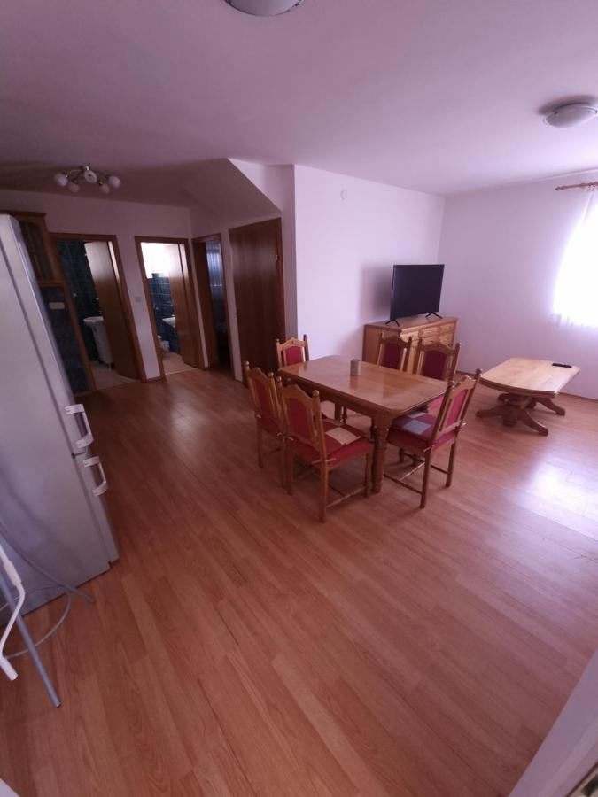Apartments Zoretic Malinska Phòng bức ảnh