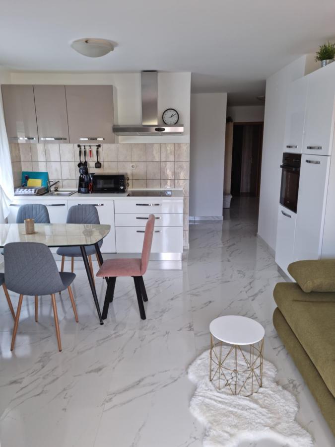 Apartments Zoretic Malinska Ngoại thất bức ảnh